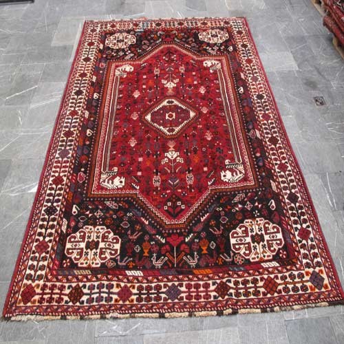 فرش دستبافت - قیمت و خرید فرش دستباف شيراز طرح لچک و ترنج سایز قالي رنگ زمینه لاكي رنگ حاشیه كرم کد ۳۸۴۱۸ - هنرظریف