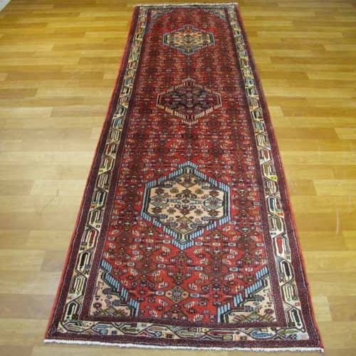 مشخصات کامل فرش دستباف اسد اباد همدان طرح ۳ ترنج سایز كناره رنگ زمینه لاكي رنگ حاشیه كرم کد ۳۹۰۵۹ - هنرظریف