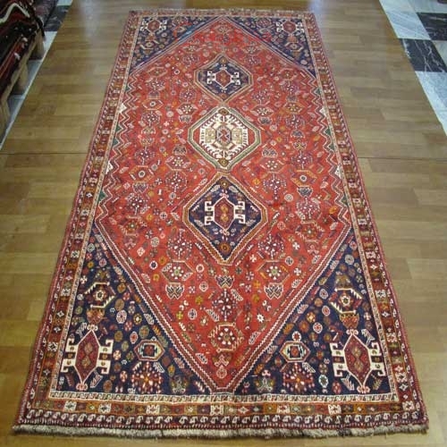 مشخصات،  قیمت و خرید فرش دستباف شيراز طرح لچک و ترنج سایز پرده اي رنگ زمینه لاكي رنگ حاشیه سرمه اي | هنرظریف