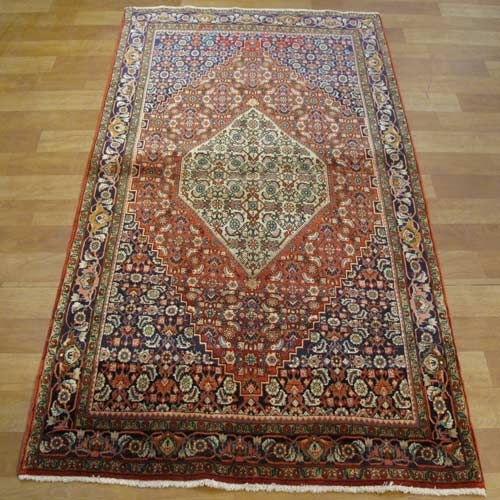 مشخصات،  قیمت و خرید فرش دستباف بيجار طرح ترنجي ماهي سایز ذرع و نيم رنگ زمینه لاكي رنگ حاشیه سرمه اي  | هنرظریف