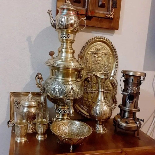 خرید، قیمت و مشخصات سماور زغالی برنجی 4 لیتری همراه با سرویس 11 پارچه، قلم دست، زیر قیمت | هنرظریف