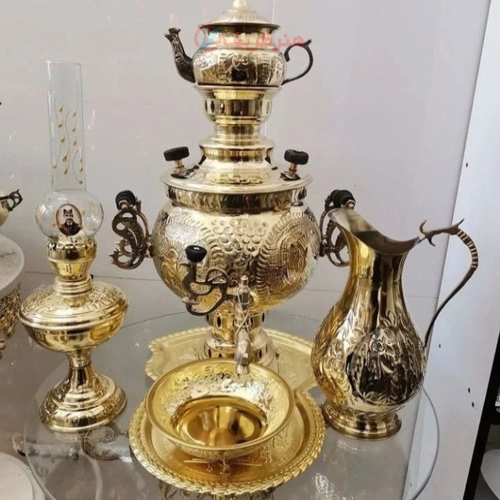 خرید، قیمت و مشخصات سماور زغالی برنجی 6 لیتری طلایی، همراه با سرویس 5 پارچه، زیر قیمت بازار | هنرظریف