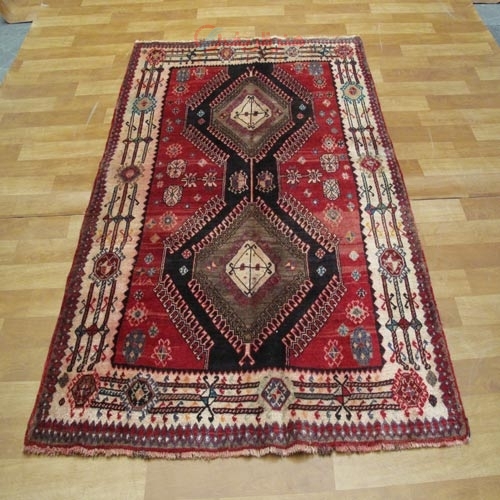 خرید، قیمت و مشخصات فرش دستباف لري طرح ۲ ترنج سایز قاليچه رنگ زمینه لاكي رنگ حاشیه كرم کد 39449 | هنرظریف