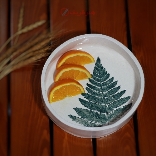 خرید، قیمت و مشخصات ظرف پذیرایی اُلِنی طرح سرو، کاملاً دست ساز، پخت کوره ای بدون سربف قابل شستشو - هنرظریف