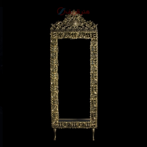 خرید، قیمت و مشخصات ویترین 4 گوش زنجیری قلوه ای با بدنه آلومینیوم و رنگ طلایی - هنرظریف