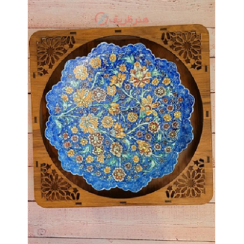 خرید، قیمت و مشخصات بشقاب مسی میناکاری شده 25 سانتی با قاب مشبک چوبی و نقاشی پرداز نقطه ای _ هنرظریف