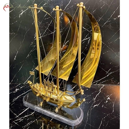 خرید، مجسمه شماتیک برنز طرح کشتی سه بادبانه طلایی بسیار زیبا، زیر قیمت بازار | هنرظریف