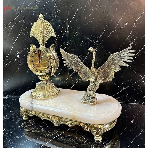 خرید، قیمت و مشخصات ساعت رومیزی برنزی لوکس و جدید طرح مرغابی ایستاده طلایی و پایه سنگی سفید زیر قیمت | چترزندگی