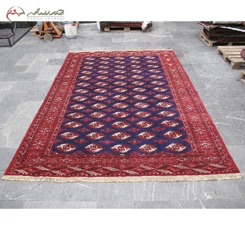 خرید آنلاین، فرش دستبافت ترکمن کد 39759 در طرح قابی با رنگ زمینه ی سرمه ای و حاشیه های لاکی و سن 50 ساله با ضمانت نامه، زیر قیمت بازار | هنرظریف