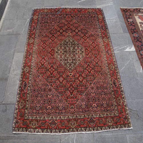 فرش دستبافت + مشخصات کامل فرش دستباف بيجار طرح لچک و ترنج سایز ذرع و نيم رنگ زمینه نارنجي رنگ حاشیه نارنجي کد ۳۸۸۹۹ - هنرظریف