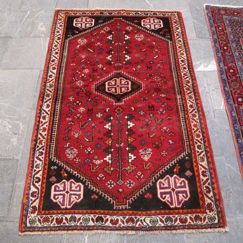 فرش دستبافت - خرید و قیمت فرش دستباف شيراز طرح لچک و ترنج سایز ذرع و نيم رنگ زمینه لاكي رنگ حاشیه كرم کد ۳۸۴۳۶ - هنرظریف