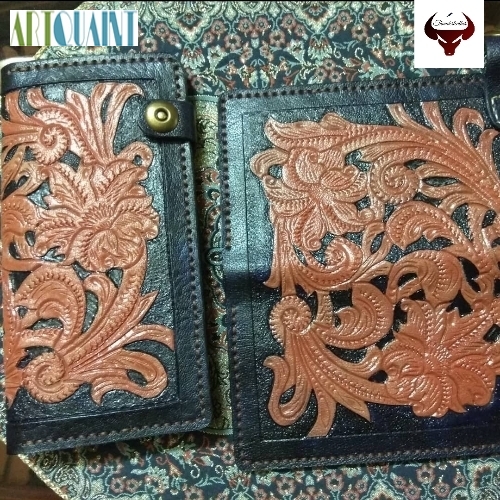 کیف حکاکی چرمی دست رنگ با استفاده از چرم گاوی کراست، ظریف و زیبا