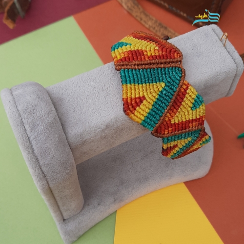 دستبند مدل آماج تهیه شده از نخ موم زده و کاملاً قابل شستشو
