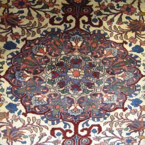 فرش دستباف بيجار طرح لچک و ترنج سایز قاليچه رنگ زمینه كرم رنگ حاشیه سرمه اي کد ۳۹۰۰۶