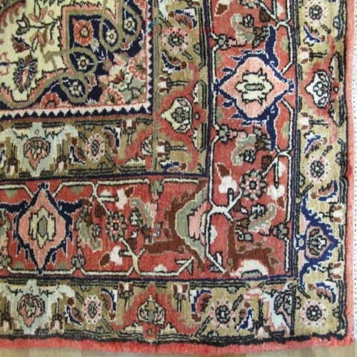 فرش دستباف بيجار طرح ترنجي ماهي سایز قالي رنگ زمینه لاكي رنگ حاشیه لاكي کد ۳۹۷۱۳