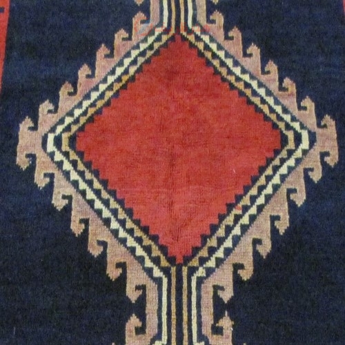فرش دستباف آنتیک لري بهبهان طرح ۳ ترنج سایز قاليچه رنگ زمینه سرمه اي رنگ حاشیه لاكي کد ۳۹۸۵۹