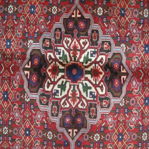 فرش دستباف بيجار طرح ترنجي ماهي سایز قاليچه رنگ زمینه لاكي رنگ حاشیه سرمه اي کد ۴۰۰۱۳