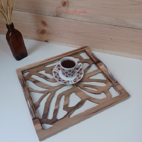 سینی مشبک چوبی با کف شیشه ای از جنس چوب گردو کاملاً دست ساز