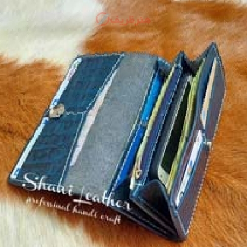 کیف پول دستدوز و دستساز چرمی مدل آکادئونی دارای رنگبندی