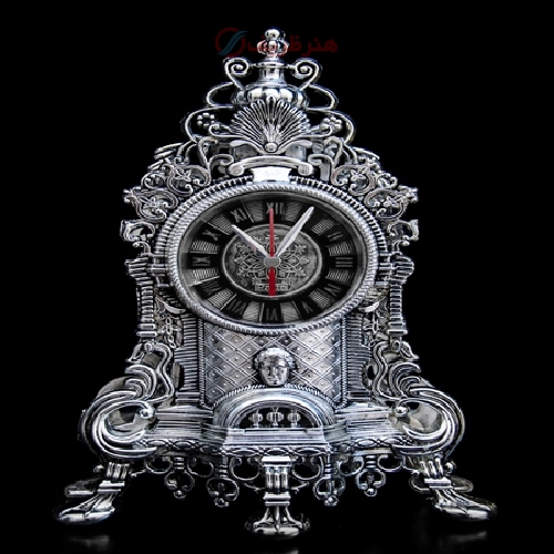 ساعت رومیزی مدل کلاسیک و رنگ سیلور با بدنه جنس آلیاژ