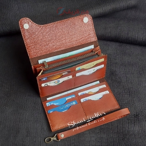 کیف پول و مدارک دستی چرمی دستدوز تهیه شده از چرم طبیعی گاوی با ظرفیت 8 کارت