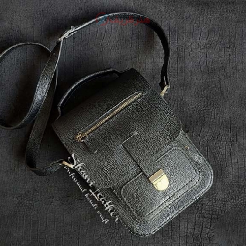 کیف دوشی اسپرت کراس بادی تولید شده با چرم گاوی طبیعی و دستدوز با کیفیت عالی - هنرظریف