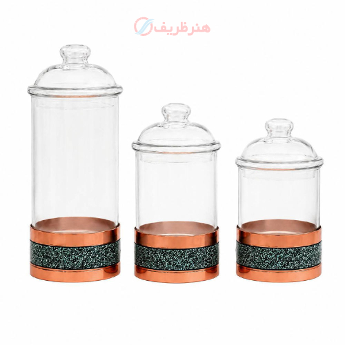 نمای کامل بانکه فیروزه کوبی پرنسا با ظرف شیشه‌ای و تزئینات فیروزه اصل نیشابور.