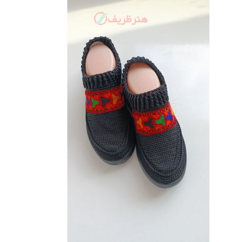 گیوه قلاب‌بافی دست‌ساز با نخ ابریشم و پنبه؛ طرح سنتی شهرکرد