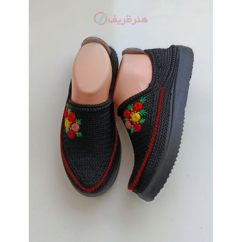 گیوه قلاب‌بافی دست‌ساز با نخ ابریشم و پنبه؛ طرح سنتی شهرکرد