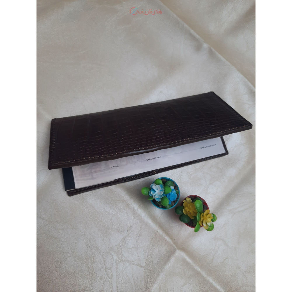 کیف پول مردانه چرم دست‌دوز با طرح هنری و سنتی