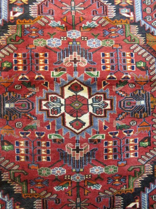 فرش دستباف تويسركان طرح لچک و ترنج سایز قاليچه رنگ زمینه سرمه اي رنگ حاشیه آبي کد ۳۸۱۰۹