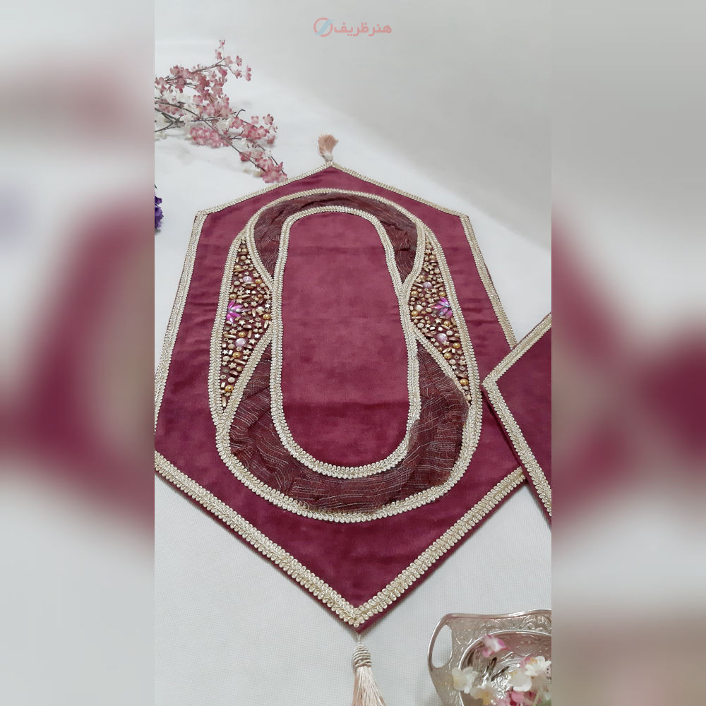 ست سه تکه مخمل سنگ دوزی و نواردوزی شامل یک رومیزی جلو مبلی و دو تا عسلی