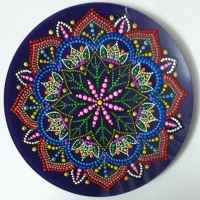 خرید، قیمت و مشخصات بشقاب شیشه ایی نقطه کوبی دیوارکوب تاج، قابل شستشو و با درخشانی بالا | هنرظریف