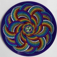 خرید، قیمت و مشخصات بشقاب شیشه ایی نقطه کوبی دیوارکوب طرح رنگین کمانبا ماندگاری رنگ بالا | هنرظریف