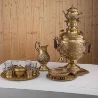 خرید، قیمت و مشخصات سرویس سماور زغالی برنجی 6 لیتری قلمزنی زیر قیمت بازار - هنرظریف