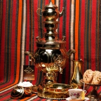 خرید، قیمت و مشخصات سماور زغالی برنجی 6 لیتری طرح آینه توپی - هنرظریف