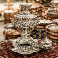 سماور قلمزنی - سرویس سماور برنجی قلمزنی 3 لیتری آبکاری شبه نقره و پوشش نانو با رنگ ثابت - هنرظریف