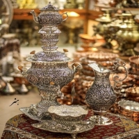 سماور قلمزنی - سرویس سماور قلمزنی ٦ لیتری با آبکاری نقره سیاه قلم با روکش کوره ای رنگ ثابت - هنرظریف