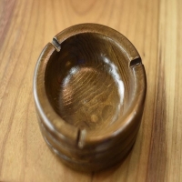زیرسیگاری چوب نراد