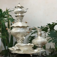 خرید، قیمت و مشخصات جدیدترین سرویس سماور زغالی برنجی روکش نقره 6 لیتری - هنرظریف