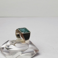 قیمت و خرید انگشتر مجلسی زمرد زامبیا با رکاب نقره دستساز عیار نقره 925 - هنرظریف