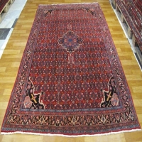 خرید، قیمت و مشخصات فرش دستباف بيجار طرح لچک و ترنج سایز قالي رنگ زمینه لاكي رنگ حاشیه سرمه اي کد ۳۹۴۵۲ | هنرظریف