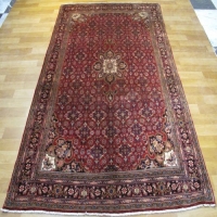 خرید آنلاین، فرش دستباف بيجار طرح ترنجي ماهي سایز پرده اي رنگ زمینه لاكي رنگ حاشیه سرمه اي کد ۳۹۸۴۹ | هنرظریف