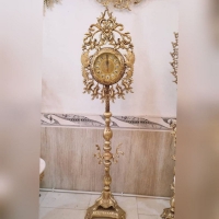 مشخصات، ساعت ایستاده تک ستون، طرح طاووس، جنس آلیاژ آلومینیوم با آبکاری برنز به قیمت تولیدی | هنرظریف