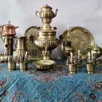 خرید، قیمت و مشخصات سرویس سماور زغالی ۲1 پارچه برنجی ظرفیت 3/5 لیتر + قابلمه مسی زیر قیمت بازار ، کیفیت عالی - هنرطزیف