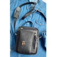 خرید، قیمت و مشخصاتکیف دوشی دستدوز و دستساز چرمی اسپرت رنگبندی مختلف و سایز دلخواه شما_ هنرظریف