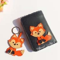 خرید، قیمت و مشخصات کیف پول و جاکلیدی دستدوز و دستساز چرمی عروسکی، تنوع رنگ و طرح های بسیار زیبا و زیر قیمت بازار - هنرظریف