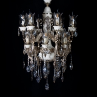 خرید، قیمت و مشخصات لوستر سرامیکی طرح گل، کریستال های آویزی تماشایی و نوردهی فوق العاده - هنرظریف