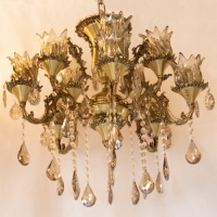 خرید، قیمت و مشخصات لوستر سقفی جنس آلیاژ، با تعداد شعله بالا و نوردهی عالی، مناسب دکوراسیون کلاسیک - هنرظریف