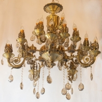 خرید، قیمت و مشخصات لوستر جنس آلیاژ با آویز کریستال و تعداد شاخه بالا و نوردهی عالی در محیط - هنرظریف